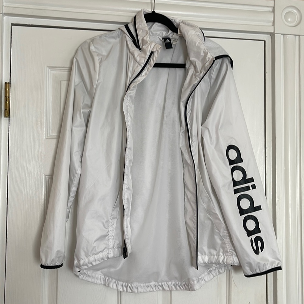 ADIDAS WHITE WIND BREAKER SIZE LARGE WITH HOOD